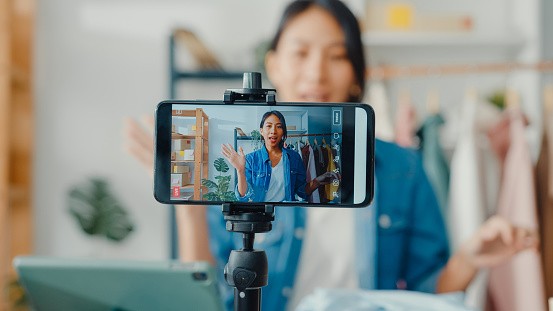 Livestream trên Instagram